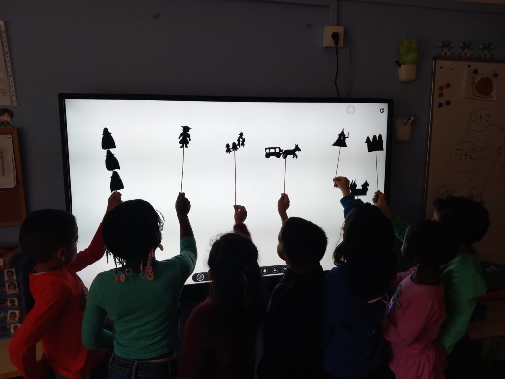Teatro de sombras en infantil - CEIP Víctor Mendoza